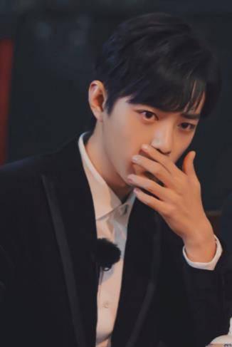 娱乐圈都在吃肖战的瓜,娱乐圈风云再起，揭秘明星幕后故事